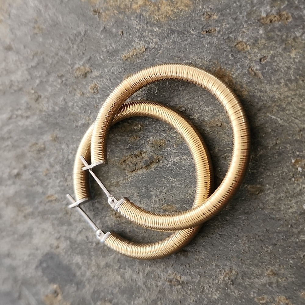 STAINLESS STEEL GOLD TONE Hoop Earrings 1.5 inch Textured Waterproof - Picture 5 of 13